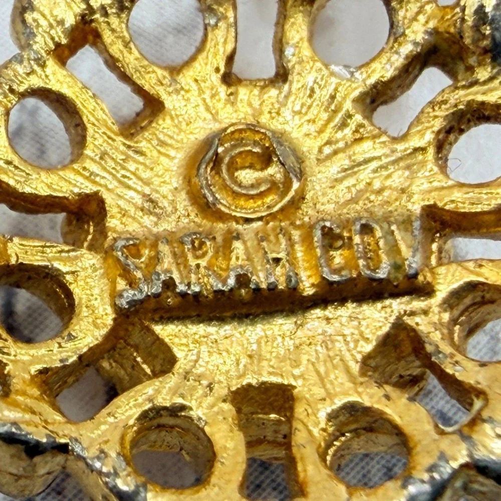 Vintage Sarah Coventry Burnt Orange Glass Cabochon Gold Tone Wreath Brooch 1.75